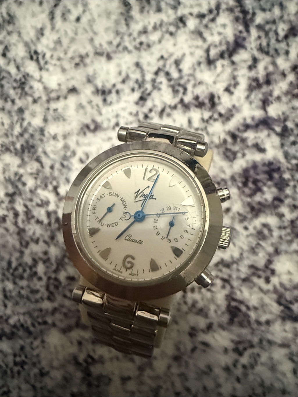 Classic Silver Stainless Steel Bracelet Watch With White Dial